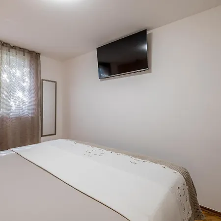 Olive Shade - Near The Apartman Split