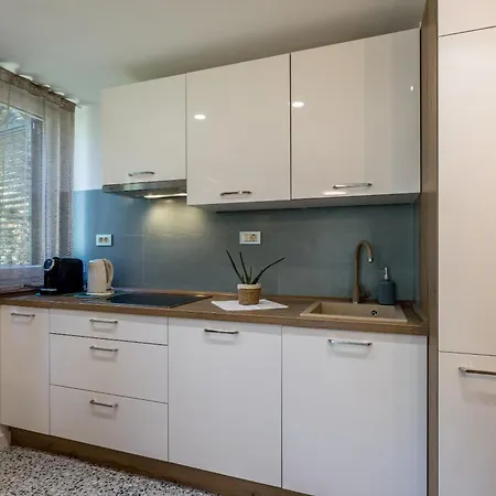 Olive Shade - Near The Apartman